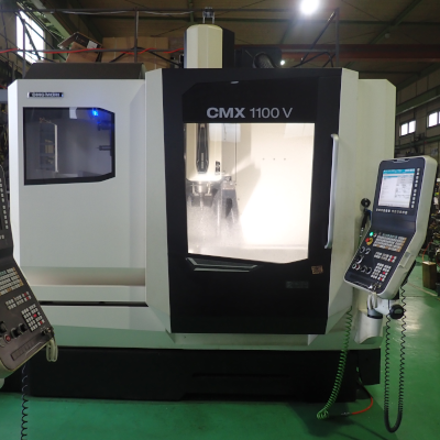 ３軸マシニング加工機