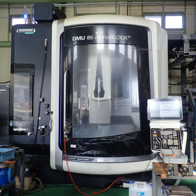 ５軸マシニング加工機